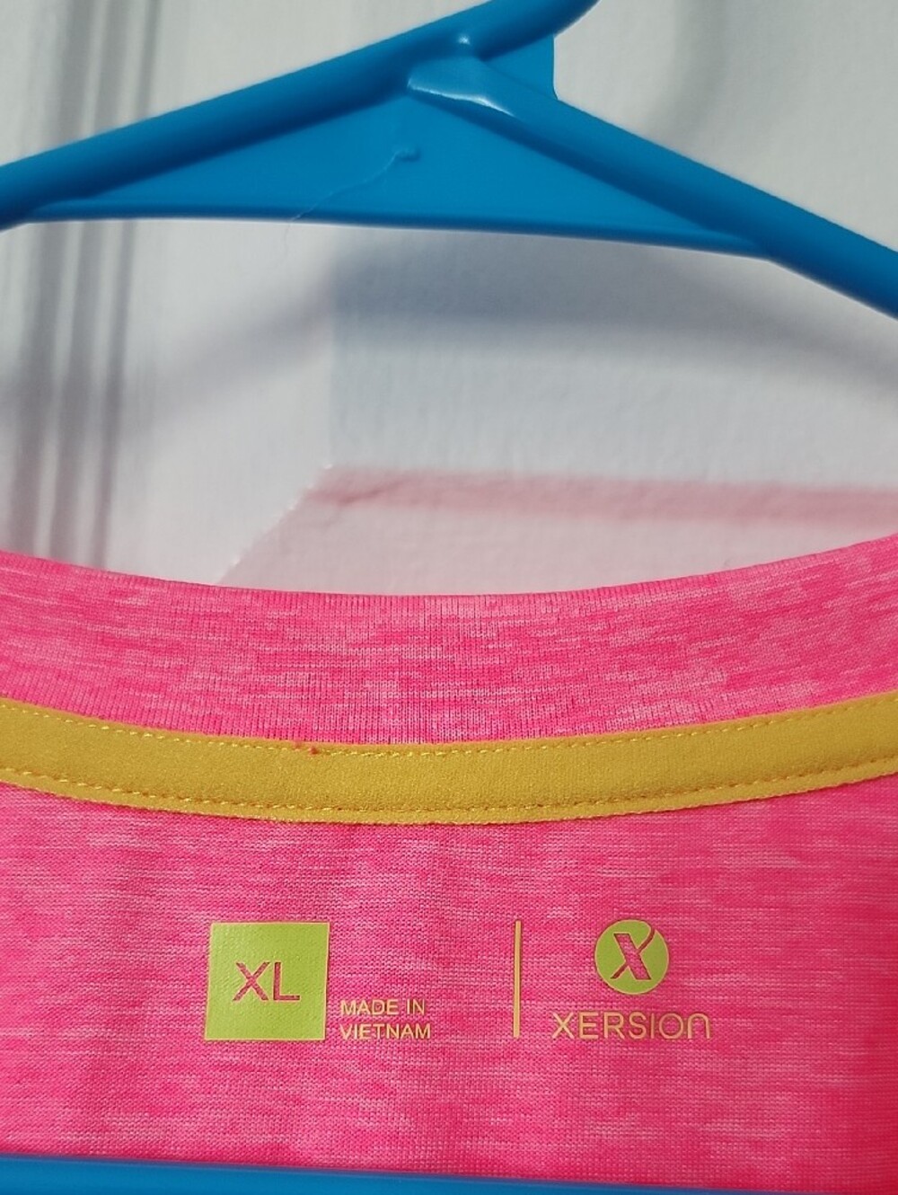 NWOT Xersion Neon Pink V-Neck Short Sleeve Tee Top XL - Picture 2 of 2